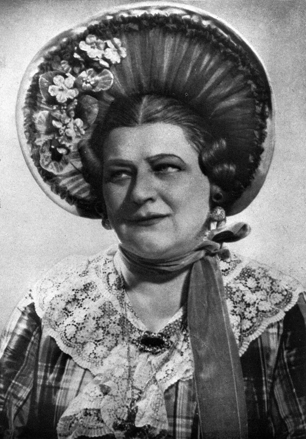 Herečka Růžena Nasková jako Magdalena Dobromila Rettigová ve stejnojmenné hře A. Jiráska.