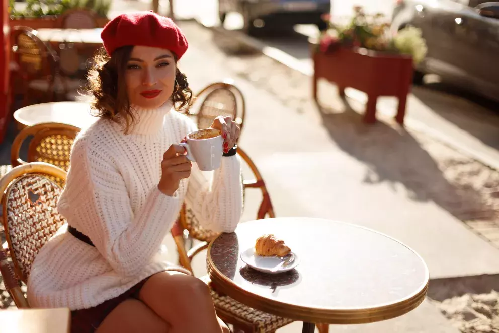 Slaďte doplňky s rtěnkou a úspěch je zaručen. 