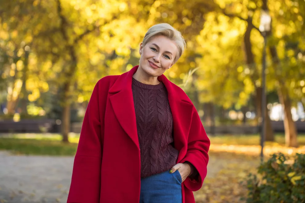 I zdánlivě obyčejný svetr může vypadat skvěle, stačí ho dobře zkombinovat. 