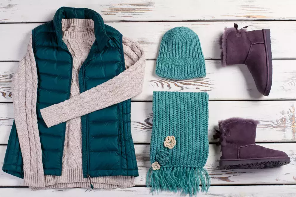 <p>Vesta je perfektní pro vrstvení. Barevné i materiálové sladění doplňků dodá vašemu outfitu originalitu</p>
