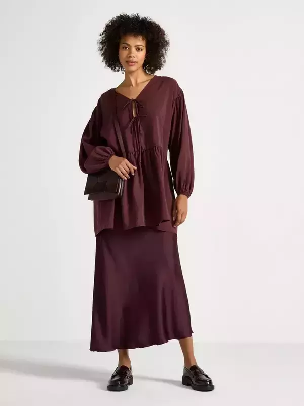 Vínová barva vládne podzimním trendům