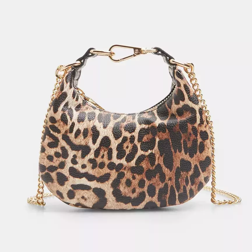 Zkombinujte trendy kabelky s podzimními a zimními outfity