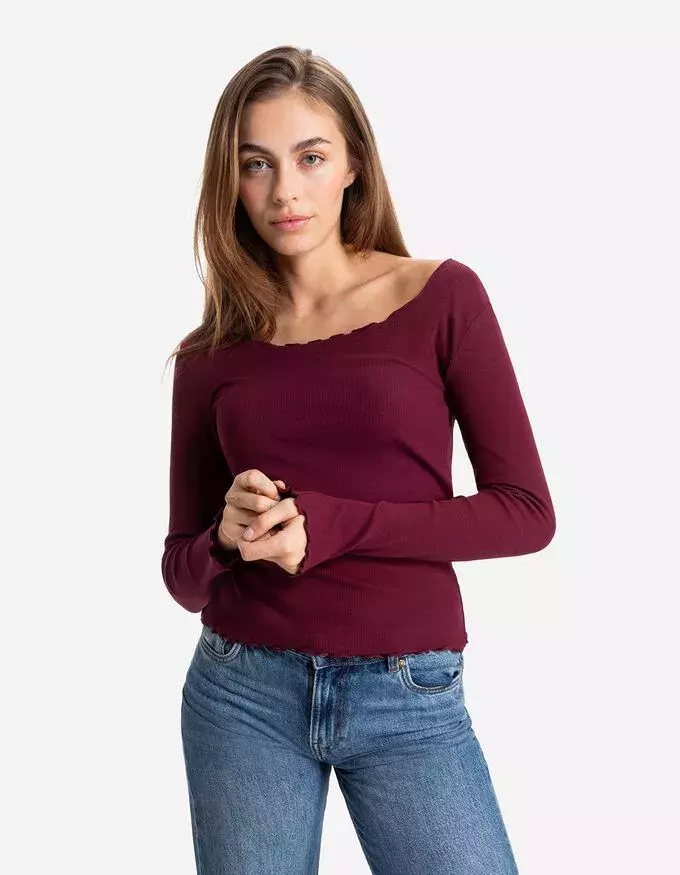 Vínová barva vládne podzimním trendům