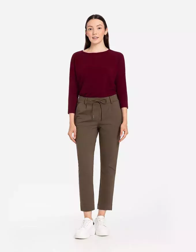 Vínová barva vládne podzimním trendům