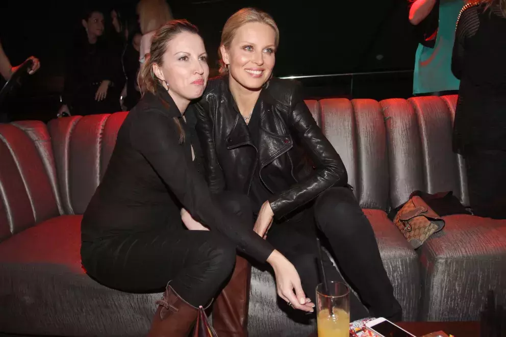 Simona Krainová se sestrou