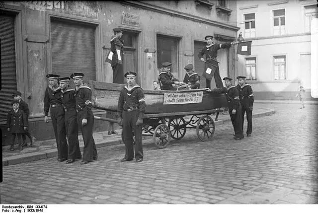 <p>Organizace Hitlerjugend vychovávala mladé nacisty</p>
