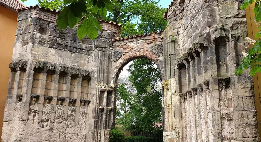 Nedostavěný chrám v Panenském Týnci