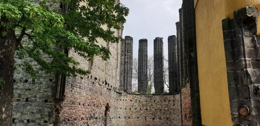 Nedostavěný chrám v Panenském Týnci