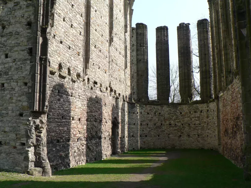 Nedostavěný chrám v Panenském Týnci