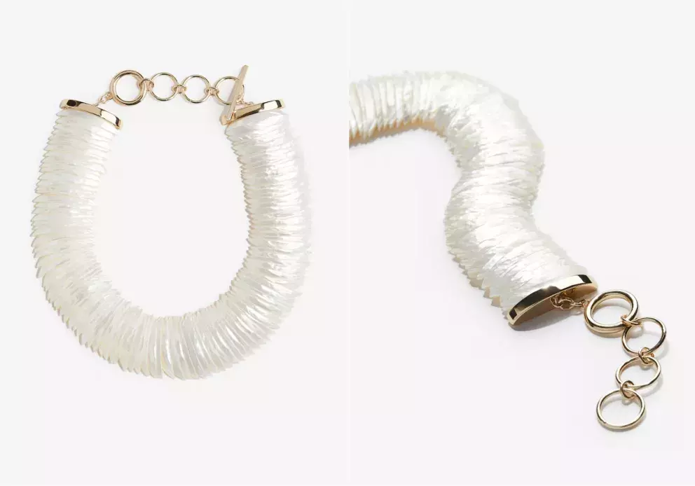 Náhrdelník z lastur, H&M, 1 199 Kč