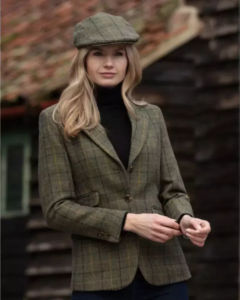 žena v tvídovém saku