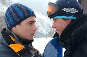 <p>Záběry z kultovní komedie Snwboarďáci, která spatřila světlo světa v roce 2004</p>
