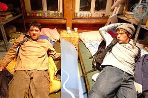 <p>Záběry z kultovní komedie Snwboarďáci, která spatřila světlo světa v roce 2004</p>
