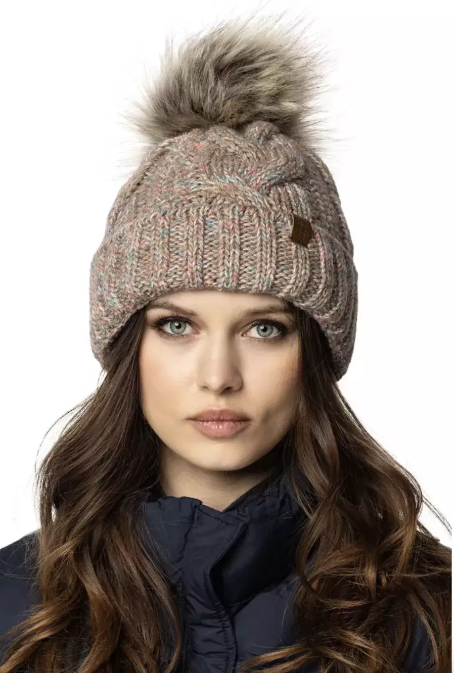 Módní čepice s bambulí