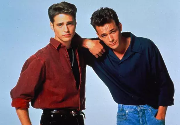 <p>Dnes se na seriál Beverly Hills 90210 koukáme s úsměvnou nostalgií, v 90. letech ale mnohým divákům změnil život</p>
