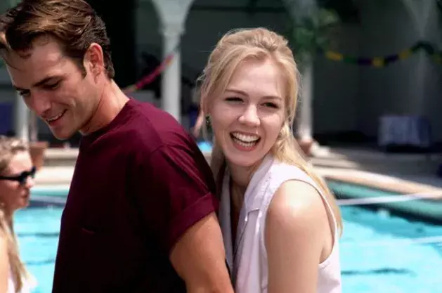 <p>Dnes se na seriál Beverly Hills 90210 koukáme s úsměvnou nostalgií, v 90. letech ale mnohým divákům změnil život</p>
