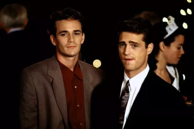 <p>Dnes se na seriál Beverly Hills 90210 koukáme s úsměvnou nostalgií, v 90. letech ale mnohým divákům změnil život</p>
