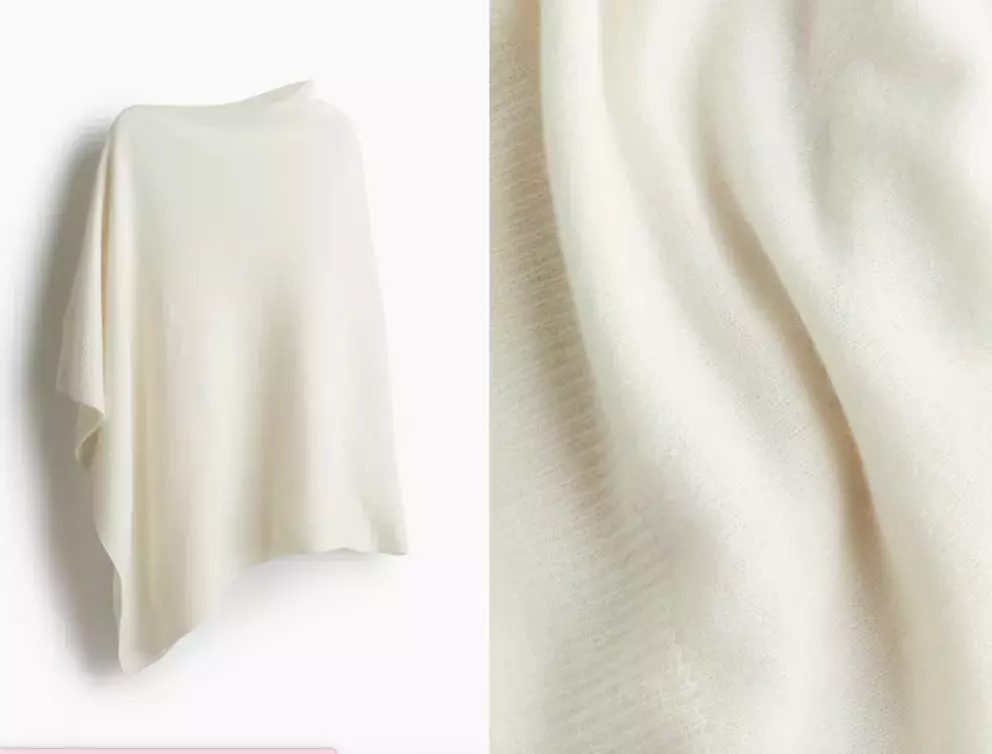 Jemně pletené pončo z kašmírové směsi, bílá, H&M, 1 459 Kč