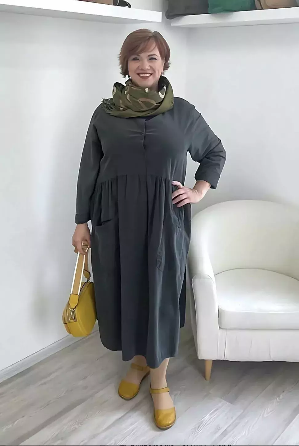 Manšestrové šaty šedé