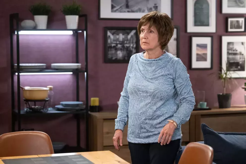 <p>Nekonečný seriál Ulice sleduje dramatické příběhy několika rodin žijících v sousedství</p>
