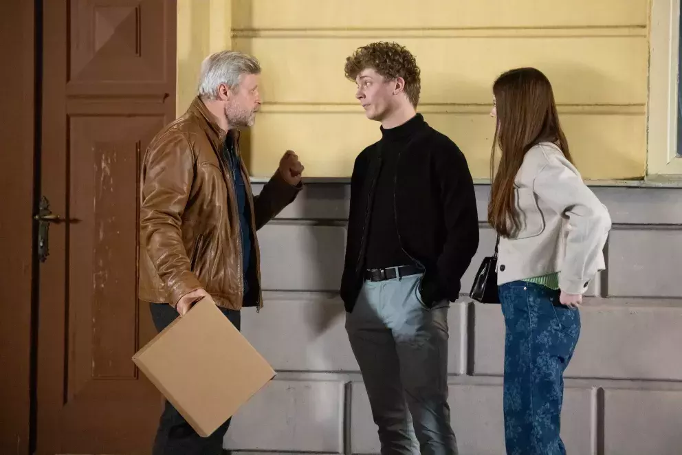 <p>Nekonečný seriál Ulice sleduje dramatické příběhy několika rodin žijících v sousedství</p>
