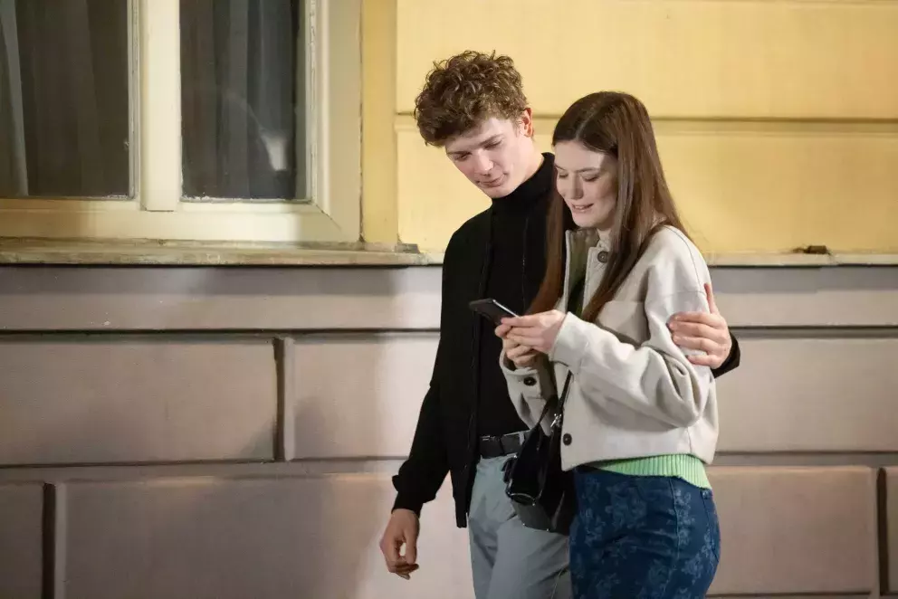 <p>Nekonečný seriál Ulice sleduje dramatické příběhy několika rodin žijících v sousedství</p>
