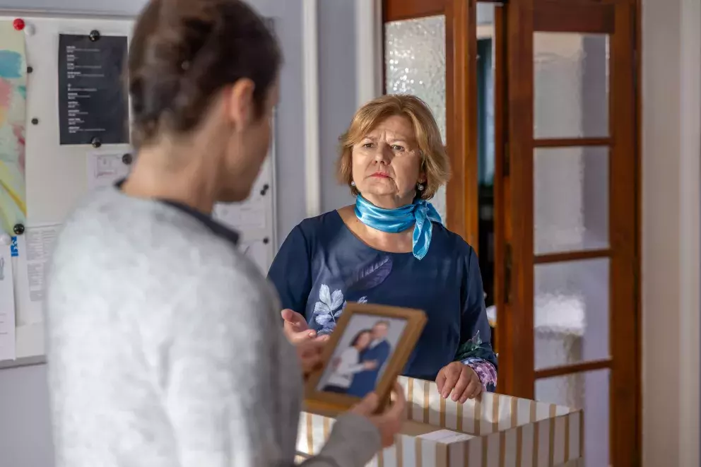 <p>Nekonečný seriál Ulice sleduje dramatické příběhy několika rodin žijících v sousedství</p>
