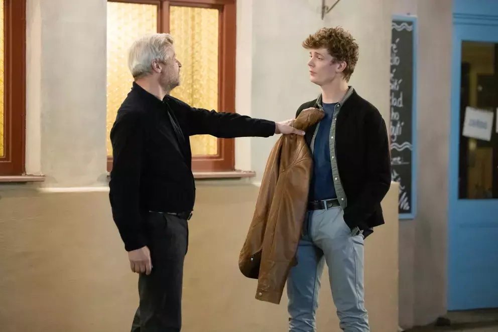 <p>Nekonečný seriál Ulice sleduje dramatické příběhy několika rodin žijících v sousedství</p>
