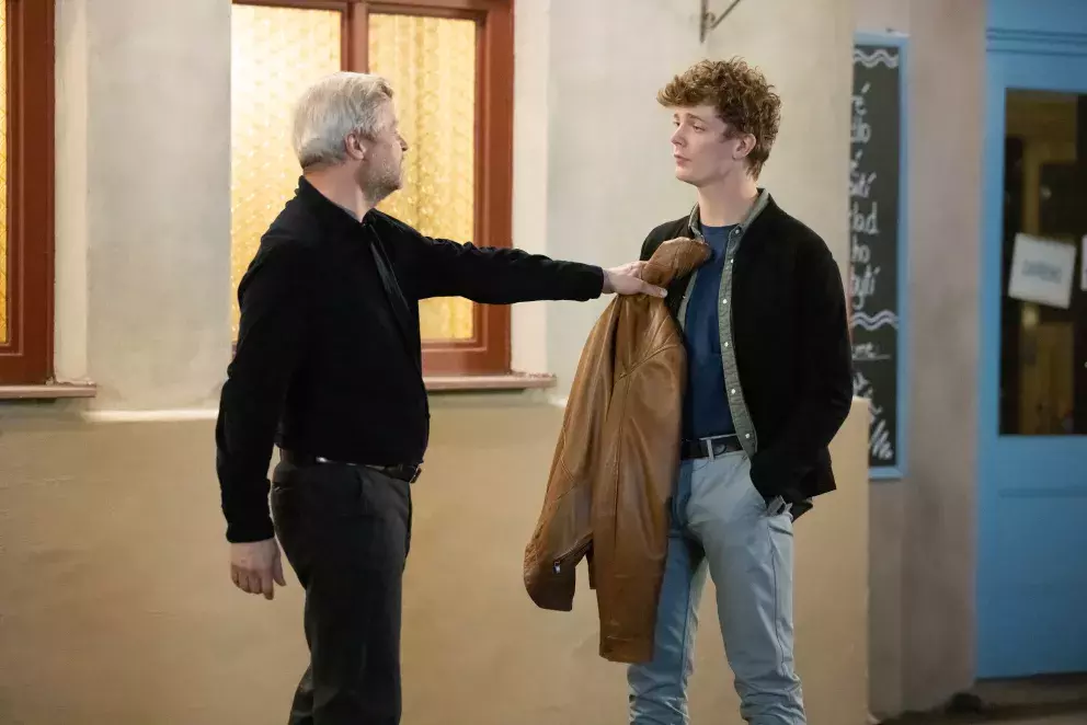 <p>Nekonečný seriál Ulice sleduje dramatické příběhy několika rodin žijících v sousedství</p>
