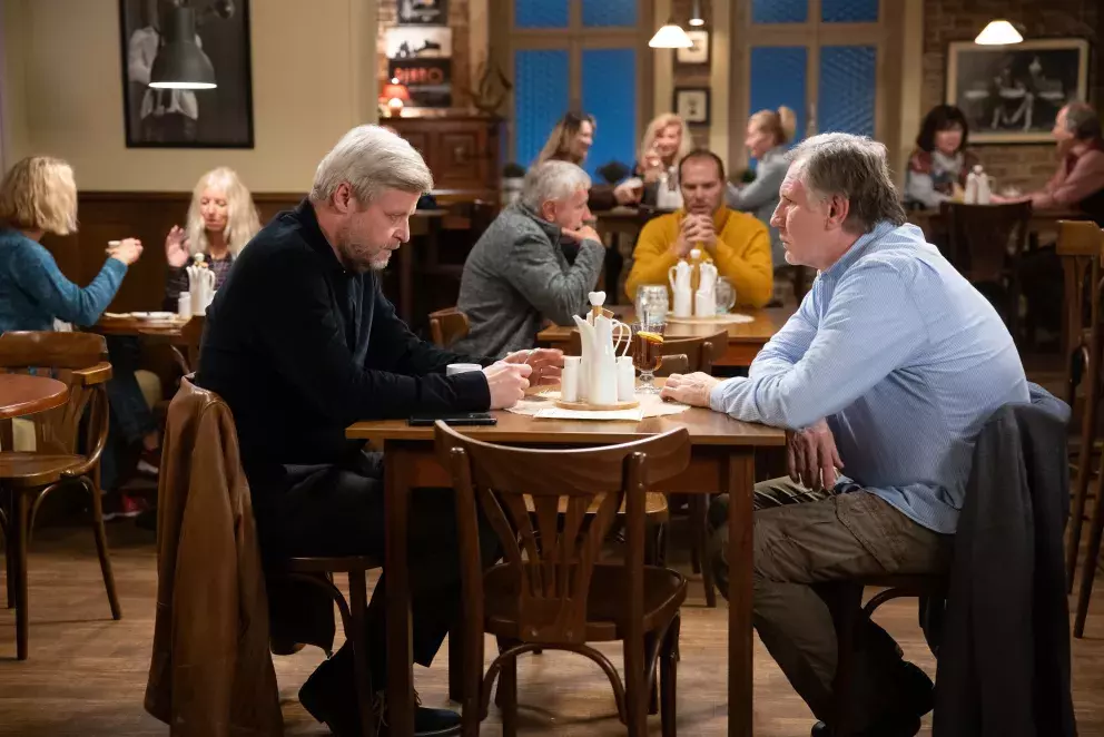 <p>Nekonečný seriál Ulice sleduje dramatické příběhy několika rodin žijících v sousedství</p>
