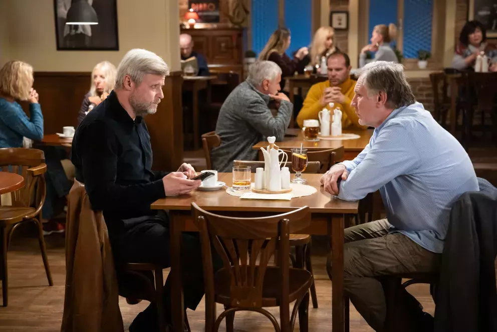 <p>Nekonečný seriál Ulice sleduje dramatické příběhy několika rodin žijících v sousedství</p>
