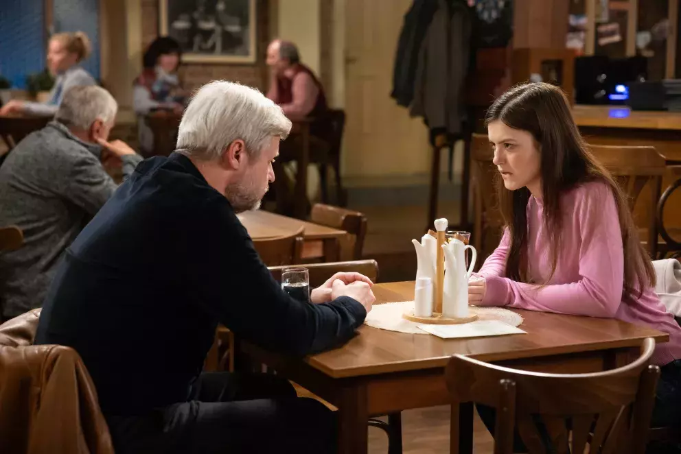 <p>Nekonečný seriál Ulice sleduje dramatické příběhy několika rodin žijících v sousedství</p>
