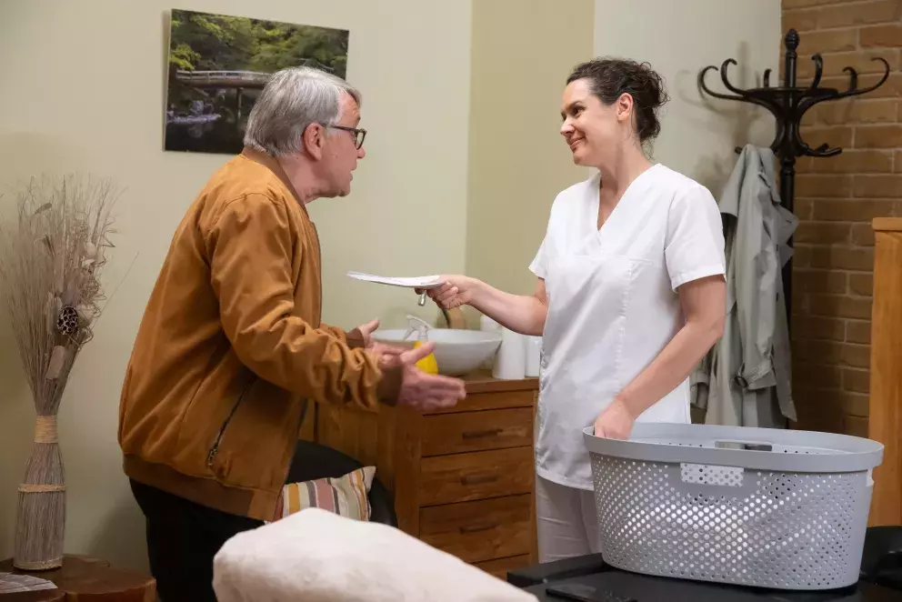 <p>Nekonečný seriál Ulice sleduje dramatické příběhy několika rodin žijících v sousedství</p>
