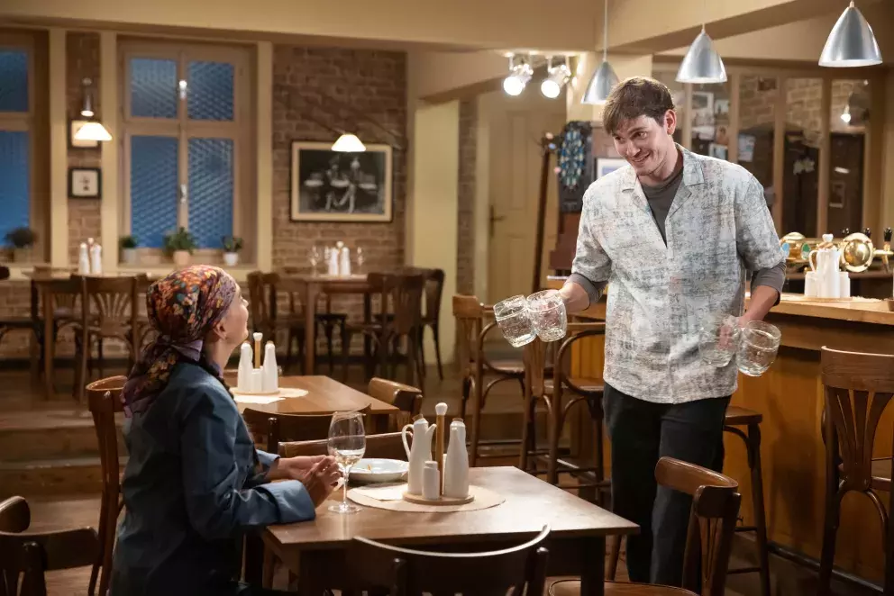 <p>Nekonečný seriál Ulice sleduje dramatické osudy několika rodin žijících v sousedství</p>
