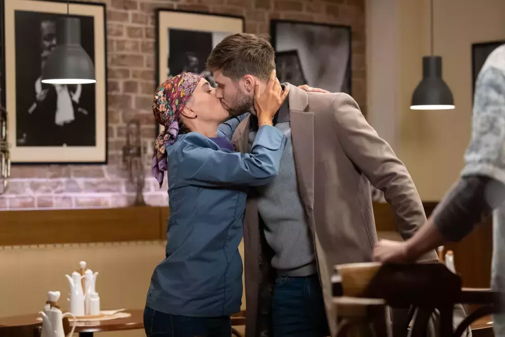 <p>Nekonečný seriál Ulice sleduje dramatické osudy několika rodin žijících v sousedství</p>
