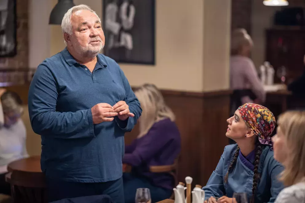 <p>Nekonečný seriál Ulice sleduje dramatické osudy několika rodin žijících v sousedství</p>
