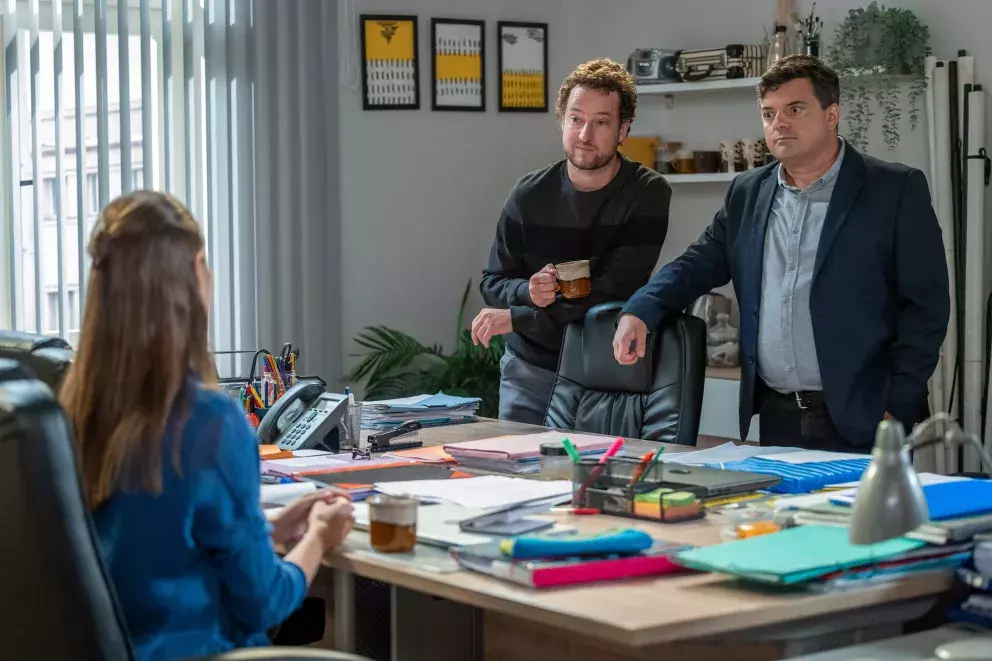 <p>Nekonečný seriál Ulice sleduje dramatické osudy několika rodin žijících v sousedství</p>
