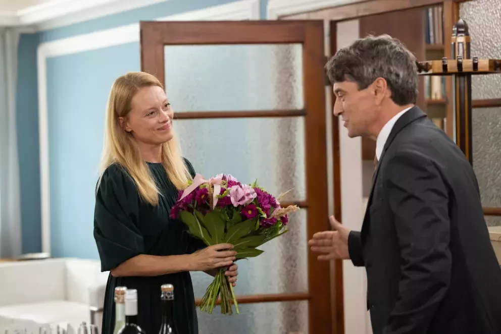 <p>Nekonečný seriál Ulice sleduje dramatické osudy několika rodin žijících v sousedství</p>
