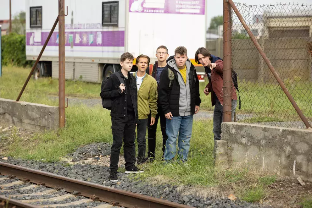 <p>Nekonečný seriál Ulice sleduje dramatické osudy několika rodin žijících v sousedství</p>
