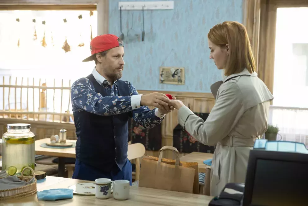 <p>Nekonečný seriál Ulice sleduje dramatické příběhy několika spřátelených rodin žijících v sousedství</p>
