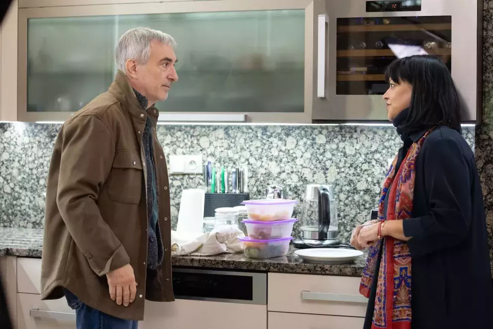 <p>Nekonečný seriál Ulice sleduje dramatické příběhy několika spřátelených rodin žijících v sousedství</p>
