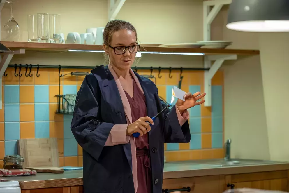 <p>Nekonečný seriál Ulice sleduje dramatické příběhy několika spřátelených rodin žijících v sousedství</p>
