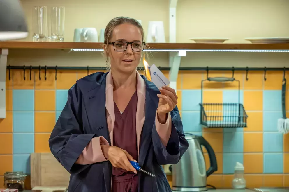 <p>Nekonečný seriál Ulice sleduje dramatické příběhy několika spřátelených rodin žijících v sousedství</p>
