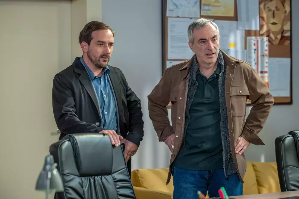 <p>Nekonečný seriál Ulice sleduje dramatické příběhy několika spřátelených rodin žijících v sousedství</p>
