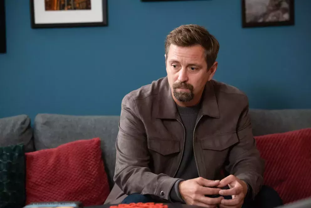 <p>Nekonečný seriál Ulice sleduje dramatické příběhy několika spřátelených rodin žijících v sousedství</p>
