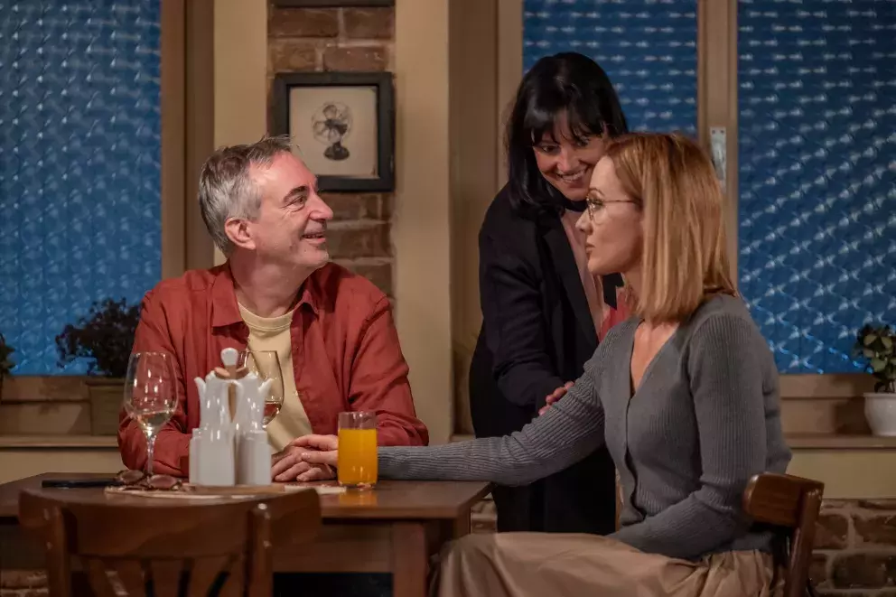 <p>Nekonečný seriál Ulice sleduje dramatické příběhy několika spřátelených rodin žijících v sousedství</p>
