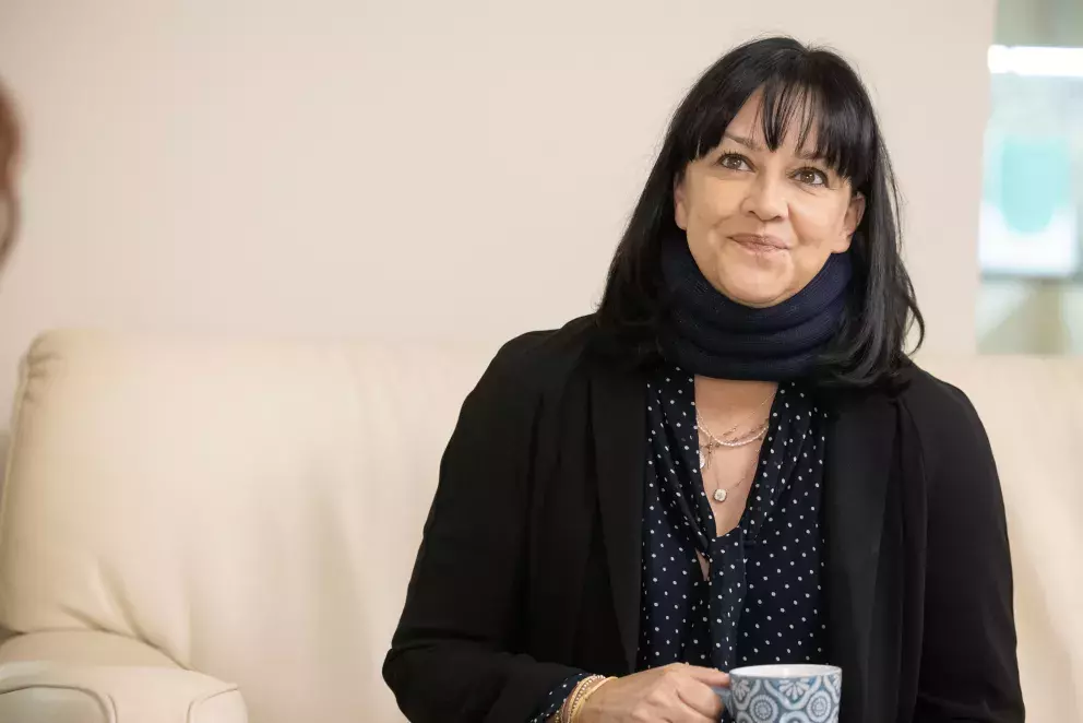 <p>Nekonečný seriál Ulice sleduje dramatické příběhy několika spřátelených rodin žijících v sousedství</p>
