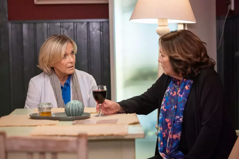 Foto 1 k článku Seriál Ulice: Nad Soňou se stahují mračna, zrada přijde i ze záhrobí a v roli advokátky se objeví šéfkuchařka Chili Ta 