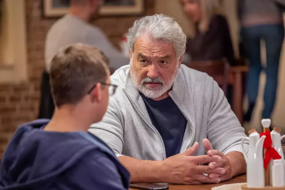 <p>Nekonečný seriál Ulice sleduje dramatické osudy několika rodin žijících v sousedství</p>
