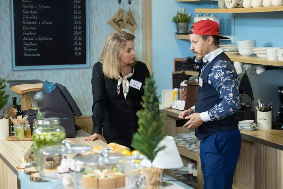 <p>Nekonečný seriál Ulice sleduje dramatické osudy několika rodin žijících v sousedství</p>
